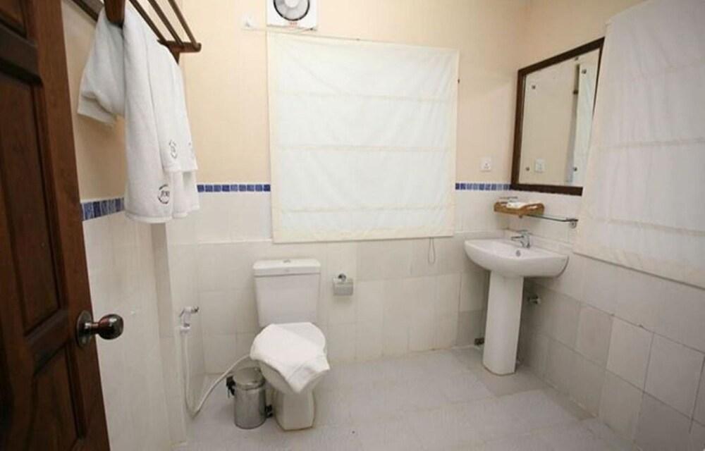 June Business Bed & Breakfast Yangon